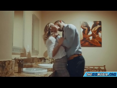 ❤️ Вақте ки як малламуй busty шумо дар як ҳоҷатхона ҷамъиятӣ seduces ️❌ Супер секс дар tg.xxxshake.ru ❌❤